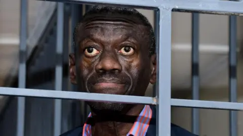 Besigye orders lawyers to boycott Ugandan judge over bias