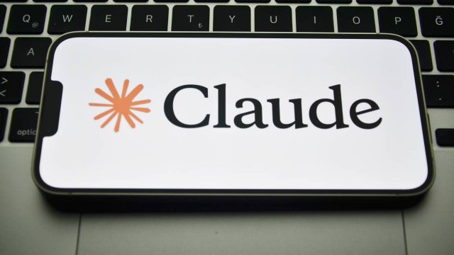 Anthropic launches Claude, a Chrome-based AI that browses the web for you