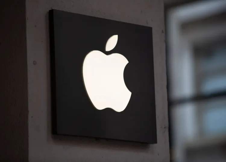 Apple Announces CEO Change